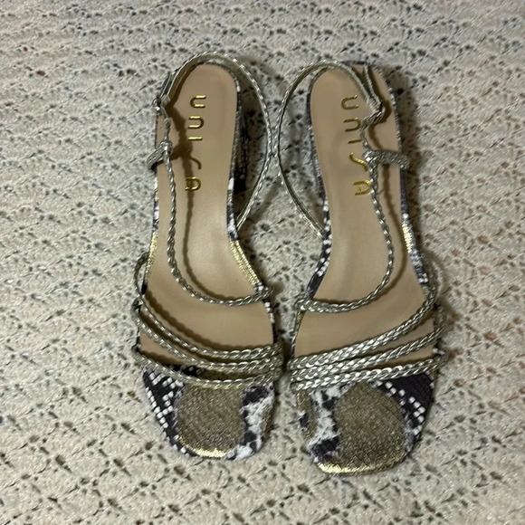 Unisa Rad Gold Metallic Print  Dressy Strappy Sandal size 9.5 - Picture 2 of 9